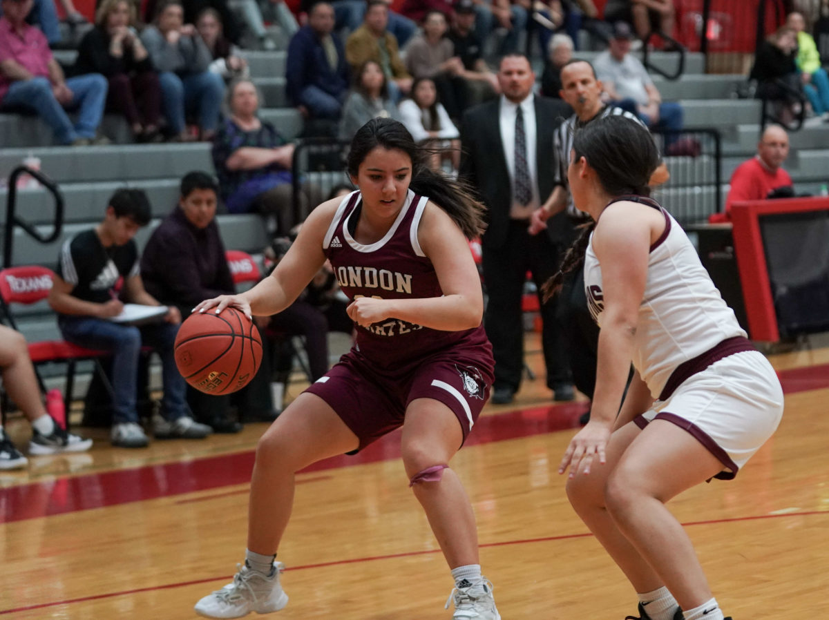 mathis-london-girls-basketball-playoffs00007